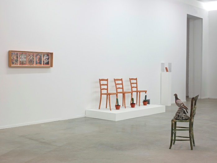 Erik Dietman, La Verticale (Millésimes 1962 - 2001) - Vue d’exposition à La Panacée-MoCo, 2018. Photo © Marc Domage / ADAGP